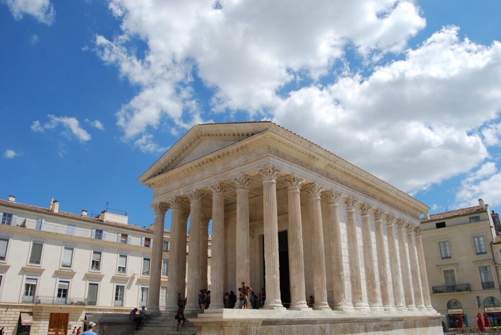 Nimes turismo