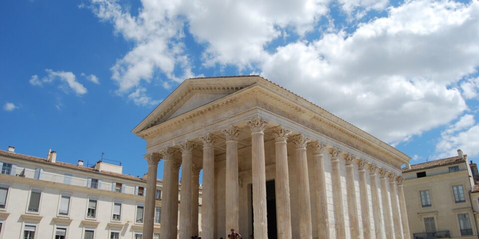 Nimes turismo